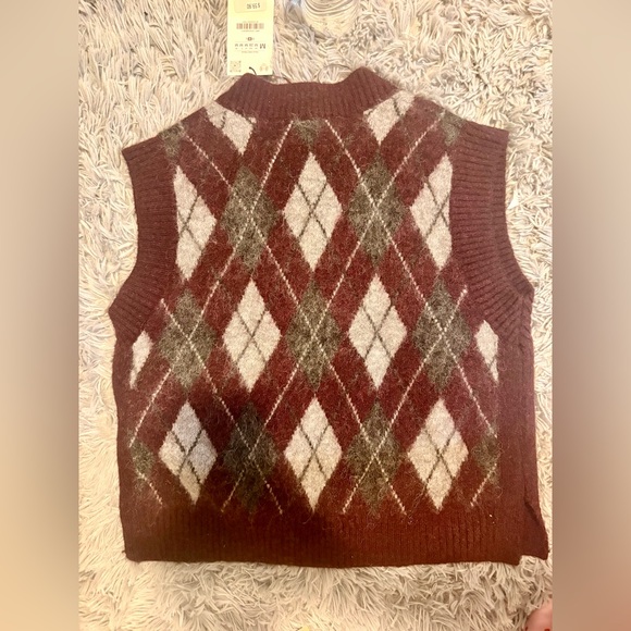 Zara Burgundy, Cream & Olive Argyle V-Neck Sweater Vest - Picture 3 of 5